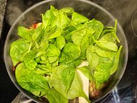 Bols de crêpes aux légumes et œufs cocotte