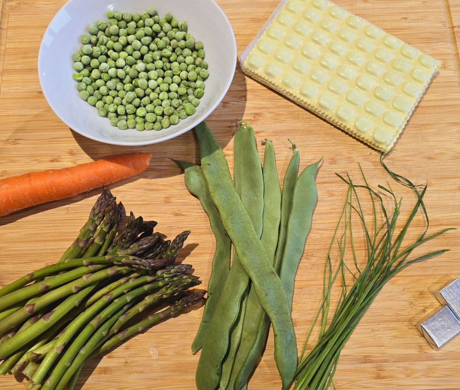 Bouillon express aux légumes et ravioles du Dauphiné