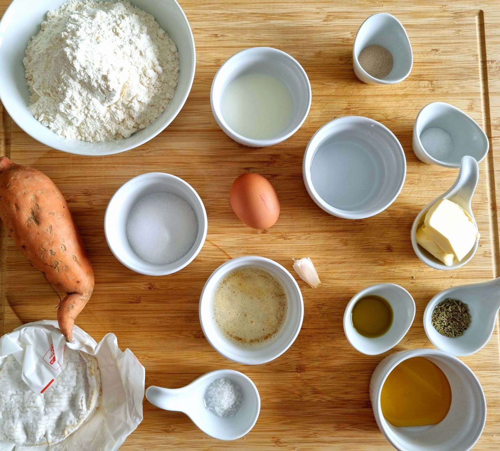 Camembert rôti et sa couronne de pains à la patate douce
