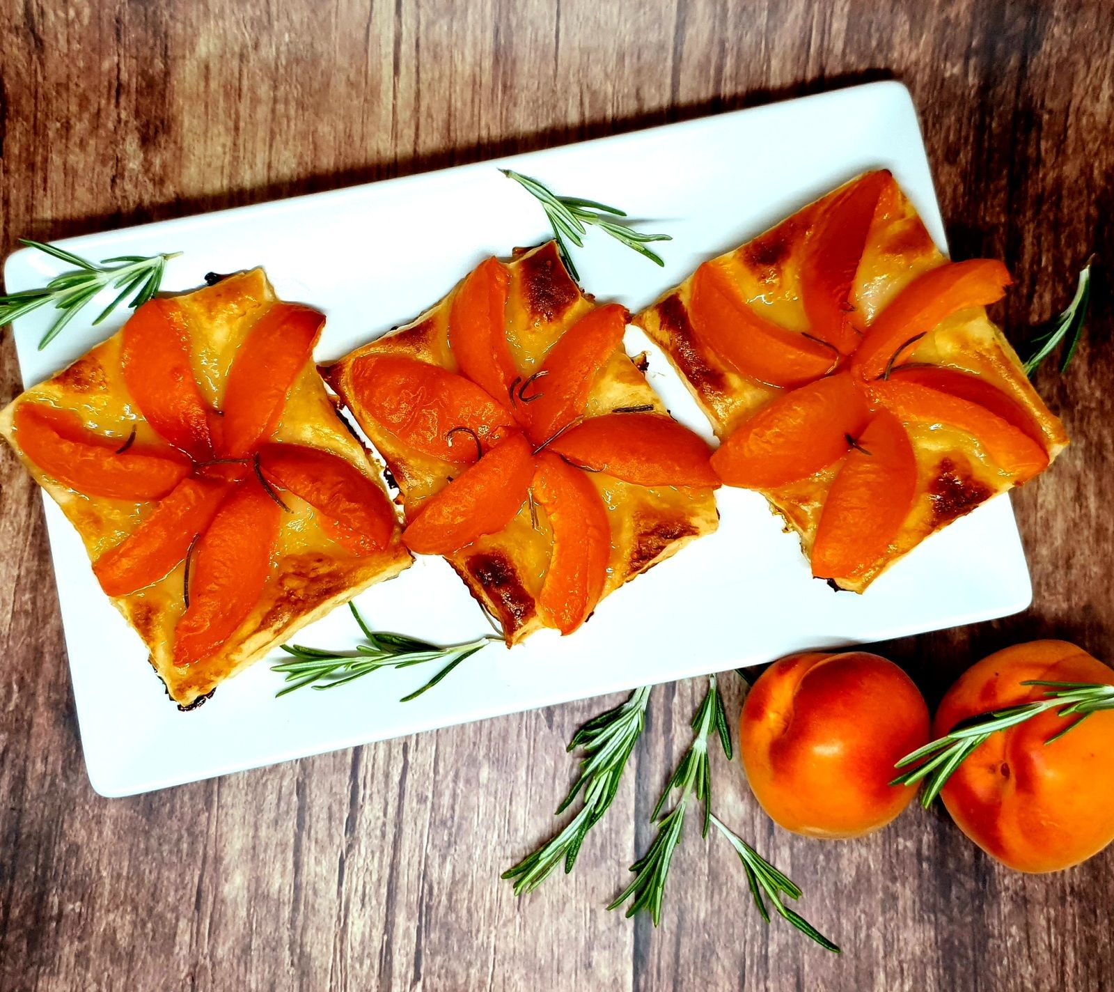 Carrés feuilletés aux abricots