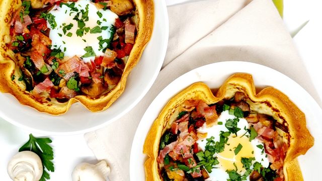 Bols de crêpes aux légumes et œufs cocotte