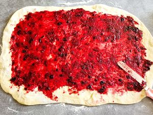 Babka aux fruits rouges