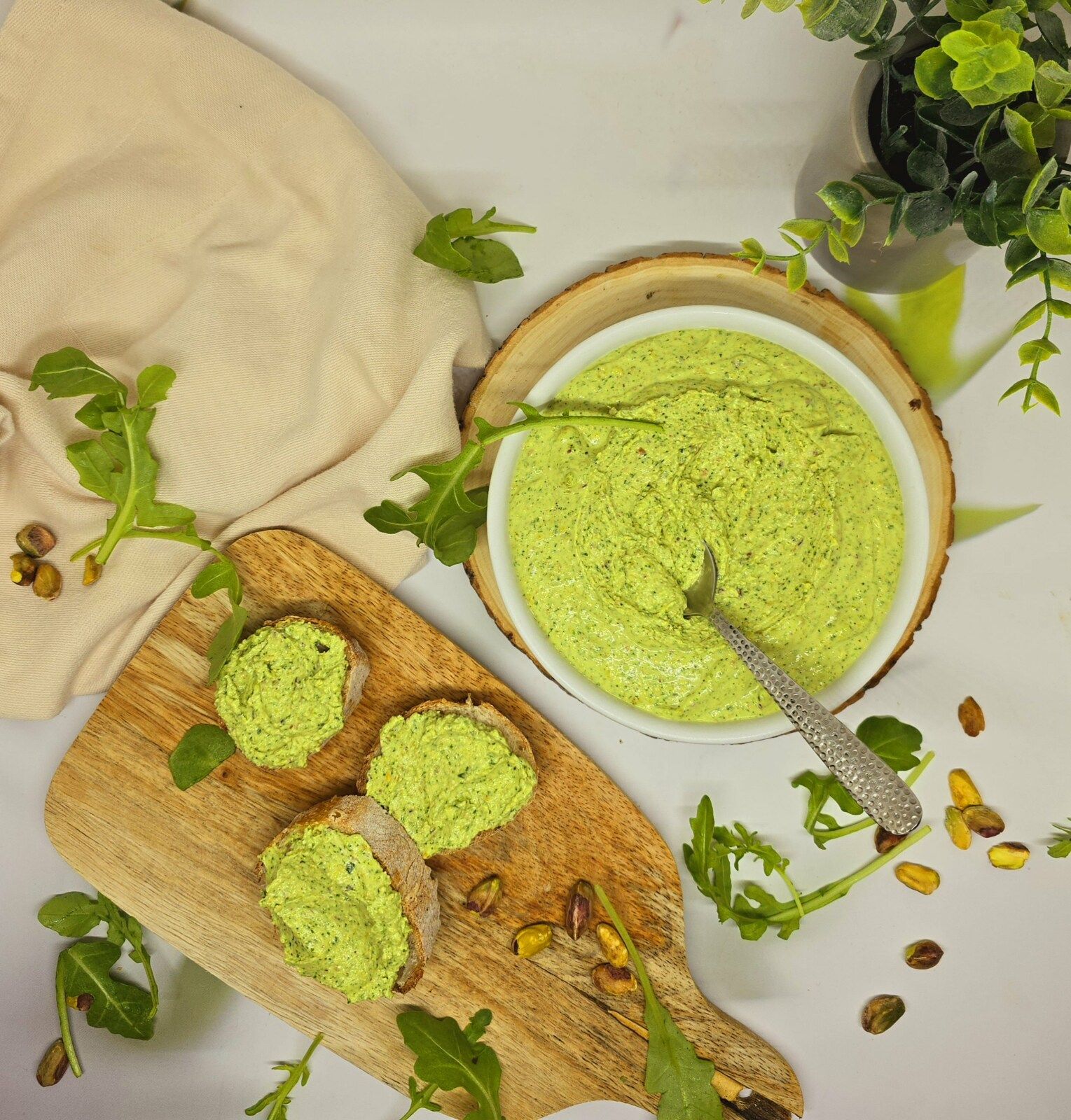 Tartinade de chèvre à la roquette et aux pistaches
