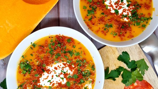 Velouté de butternut au chorizo et à la burrata