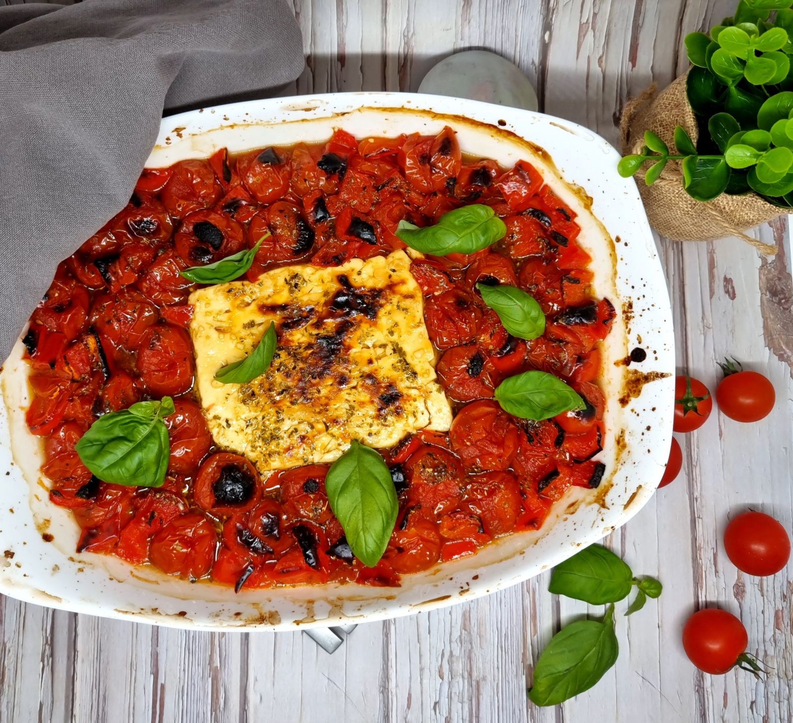 Fêta rôtie aux poivrons et tomates cerises