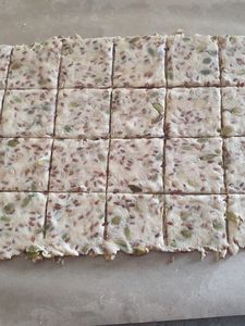 Crémeux d'aubergine et crackers aux graines