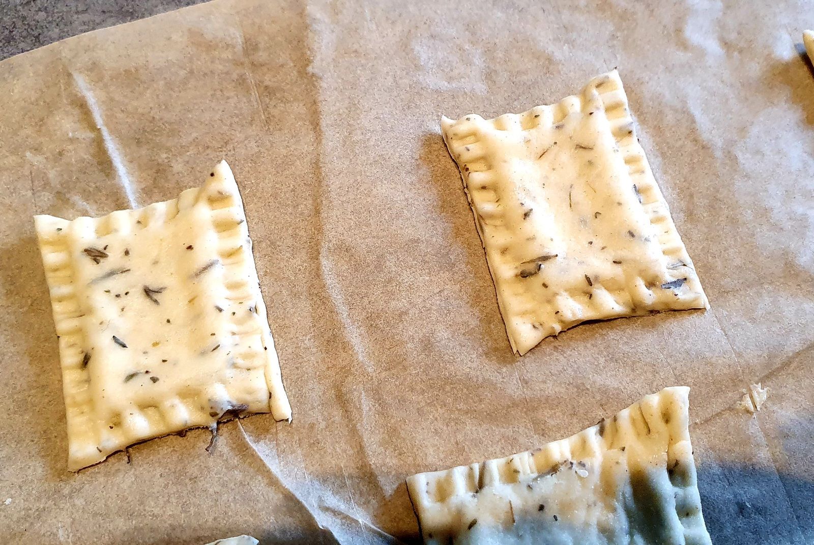 Caviar d'aubergines et crackers au thym 