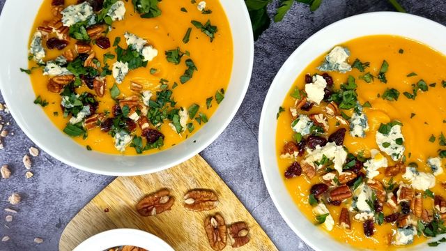 Velouté de patates douces aux noix de pécan et au bleu