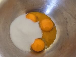 Roulé framboises pistache