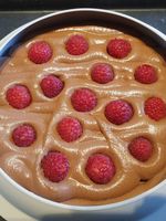 Entremet chocolat noir, citron vert, framboises