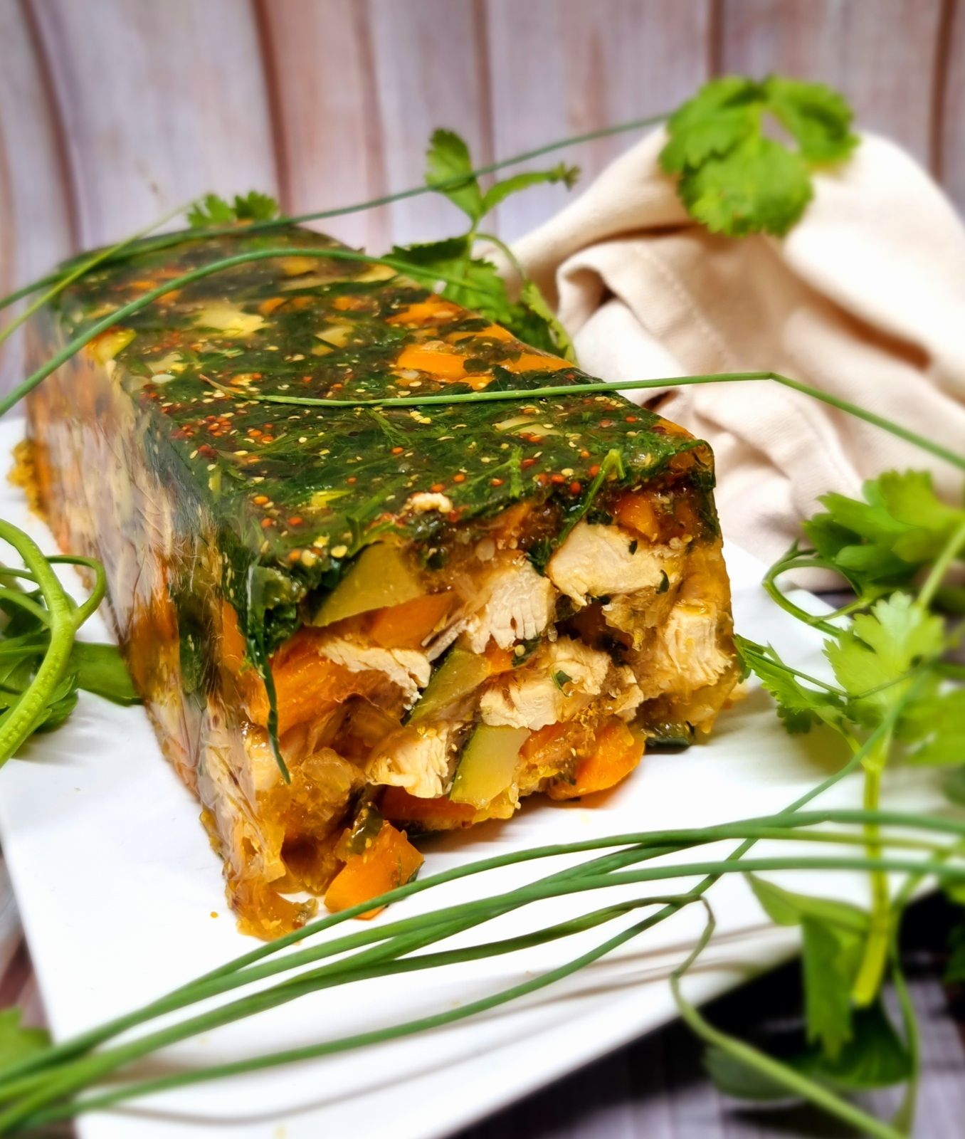 Terrine de poulet, légumes et herbes
