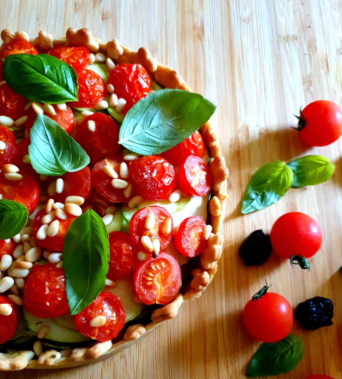 Tarte au pesto, courgettes et tomates cerises