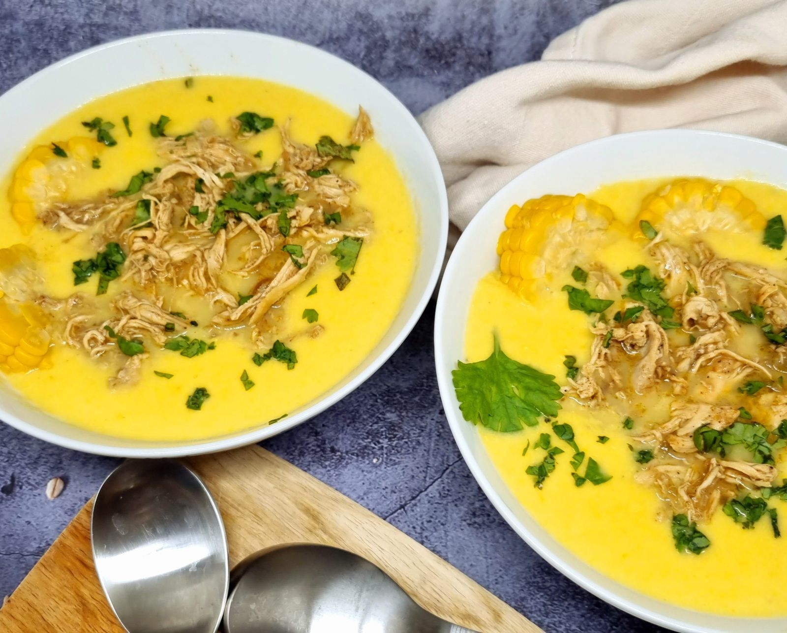 Soupe de maïs au poulet épicé