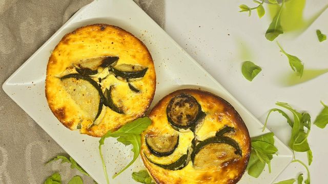 Clafoutis courgettes, chèvre et roquette