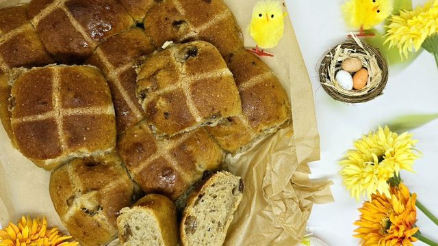 Hot cross buns