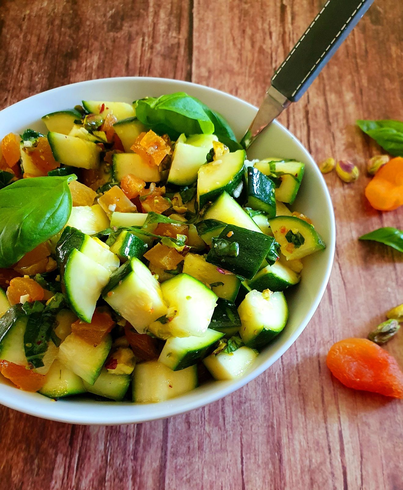 Courgettes marinées au basilic