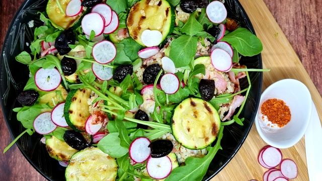 Salade de boulgour, courgettes grillées et radis