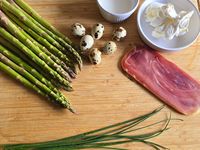 Tartelettes salées aux asperges, jambon cru et œuf