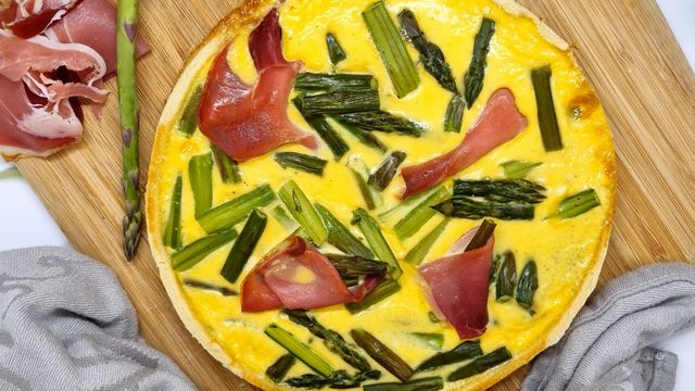 Quiche aux asperges et jambon cru