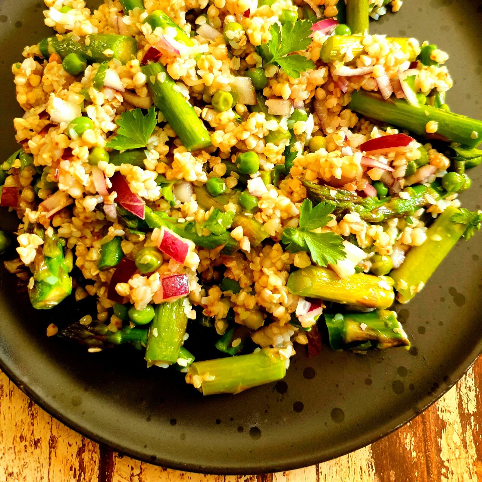 Salade de sarrasin, asperges et petits pois