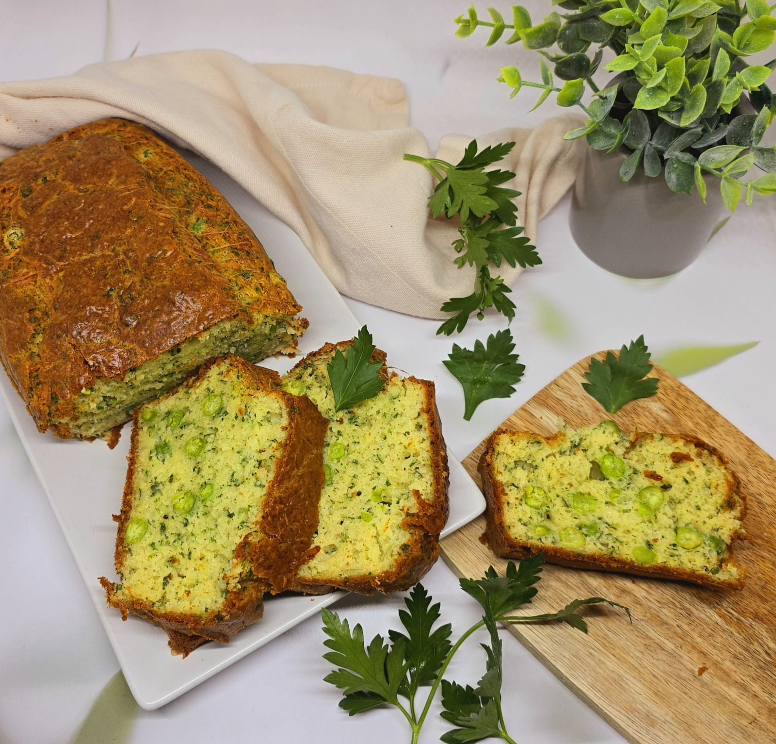 Cake aux petits pois et aux herbes