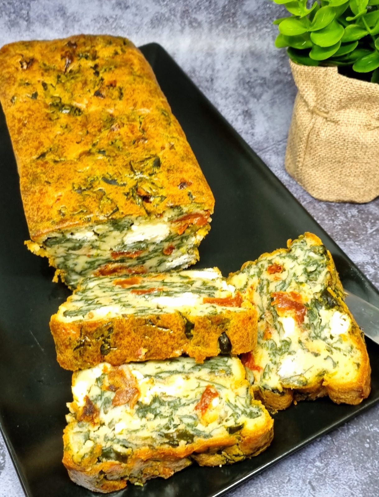 Cake épinard, tomates séchées et fêta