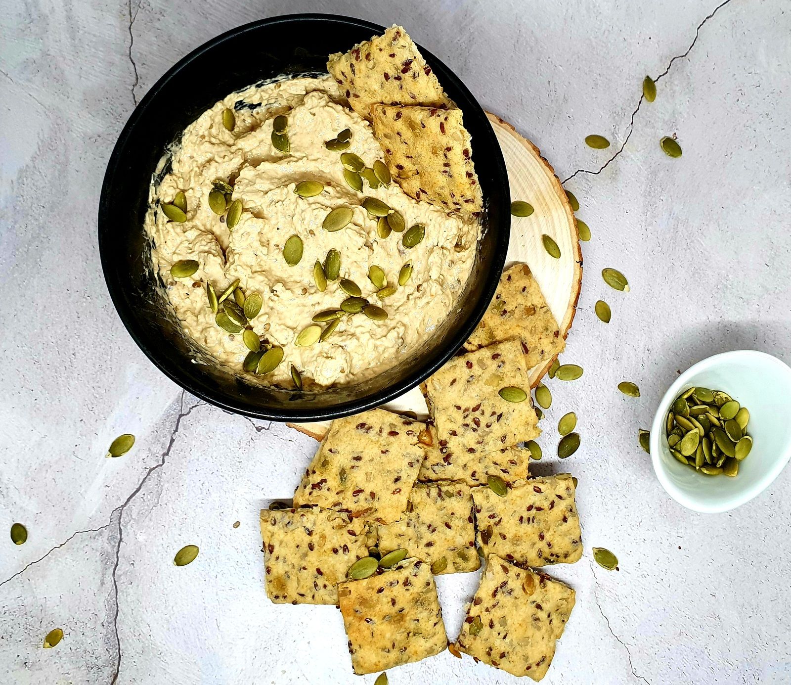 Crémeux d'aubergine et crackers aux graines