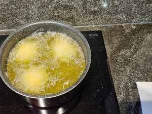 Boulettes de brocoli et scamorza fumée
