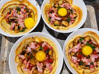 Bols de crêpes aux légumes et œufs cocotte