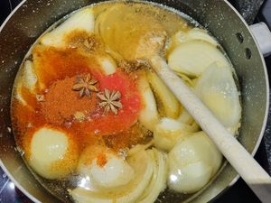 Bouillon nouilles chinoises et boulettes