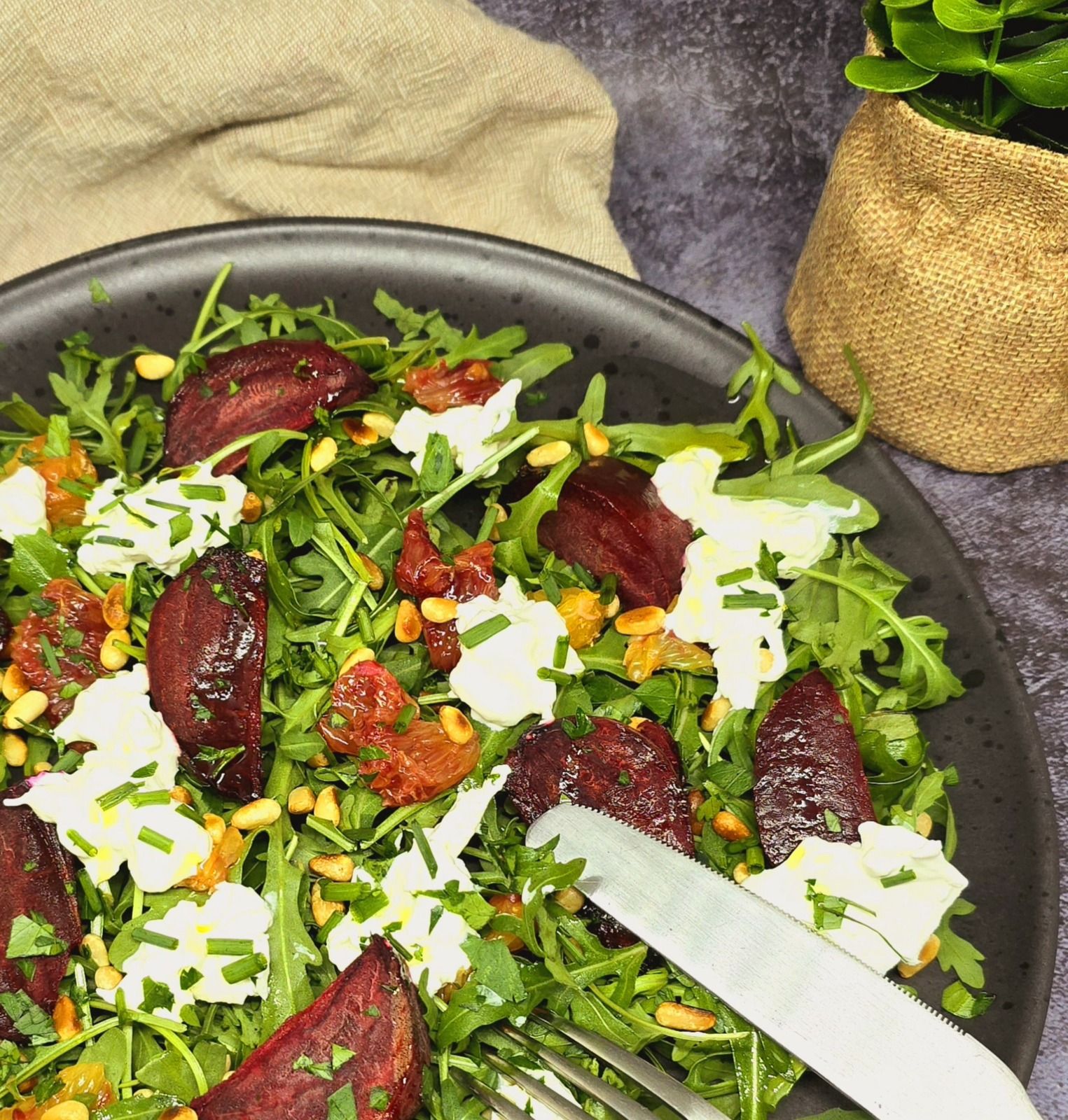 Salade de betteraves rôties, orange sanguine et burrata