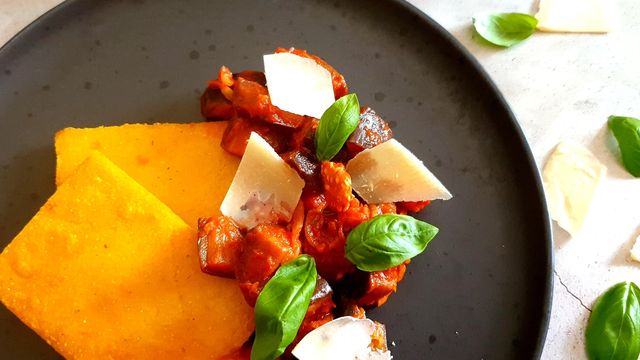 Polenta grillée et compotée d'aubergines