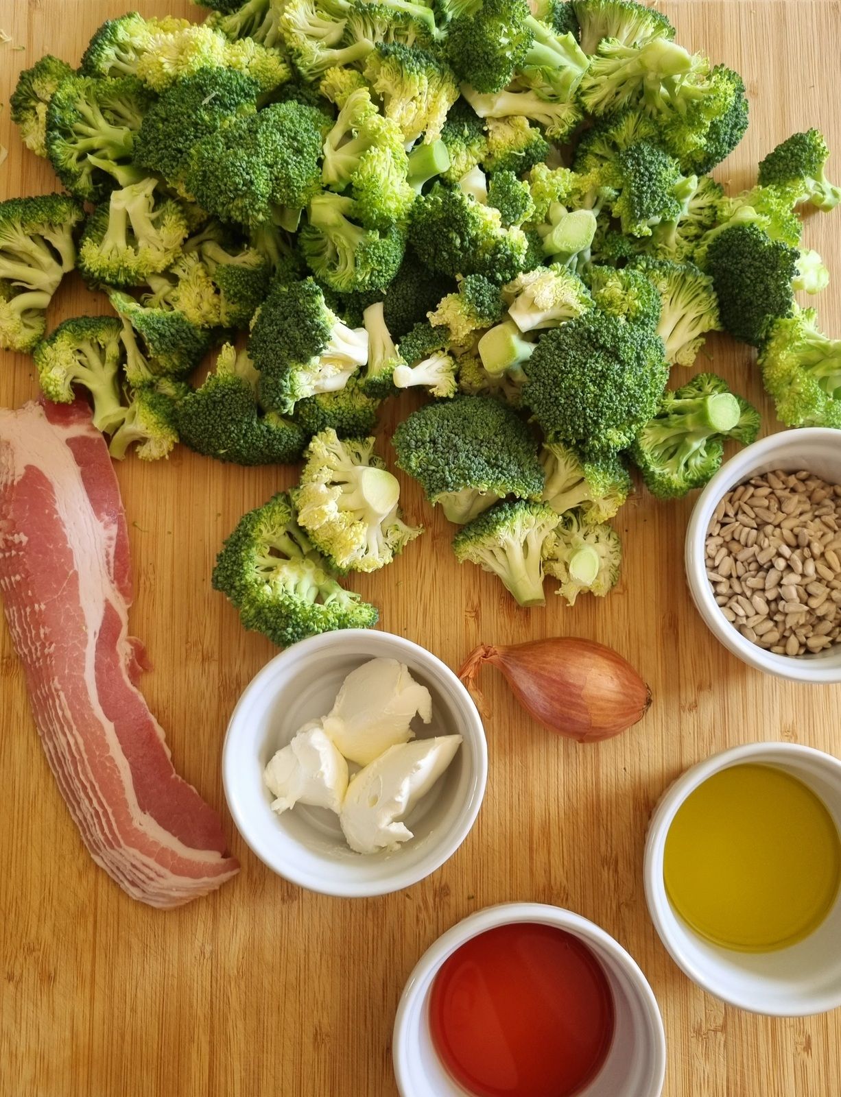 Salade de brocoli crémeuse à la poitrine fumée
