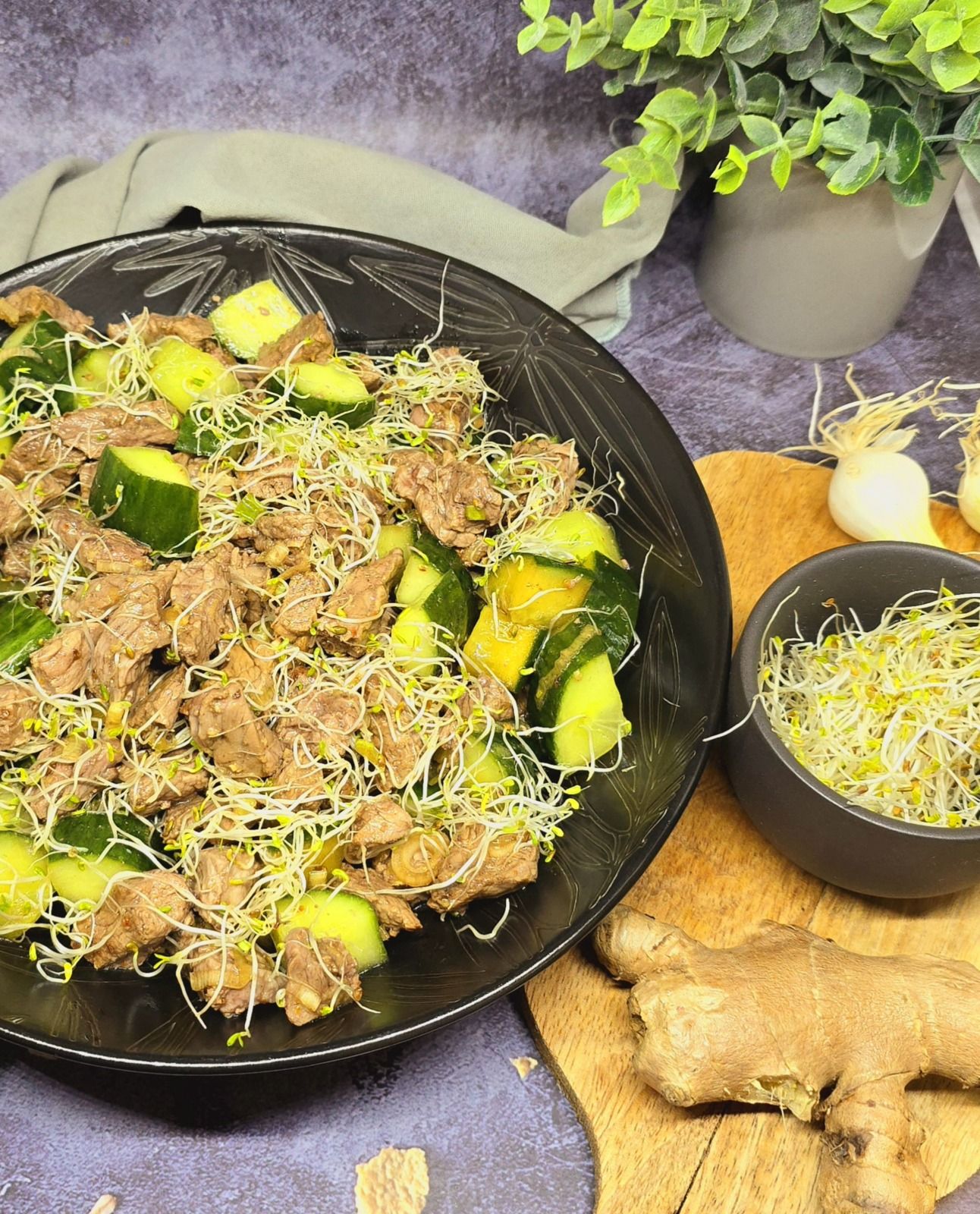 Salade marinée de bœuf et concombre