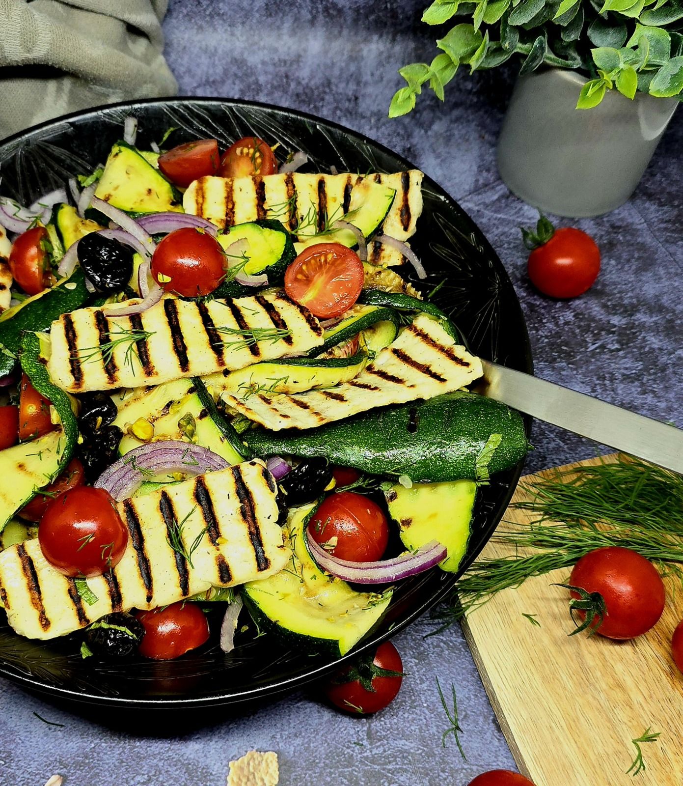 Salade de courgettes et halloumi grillés