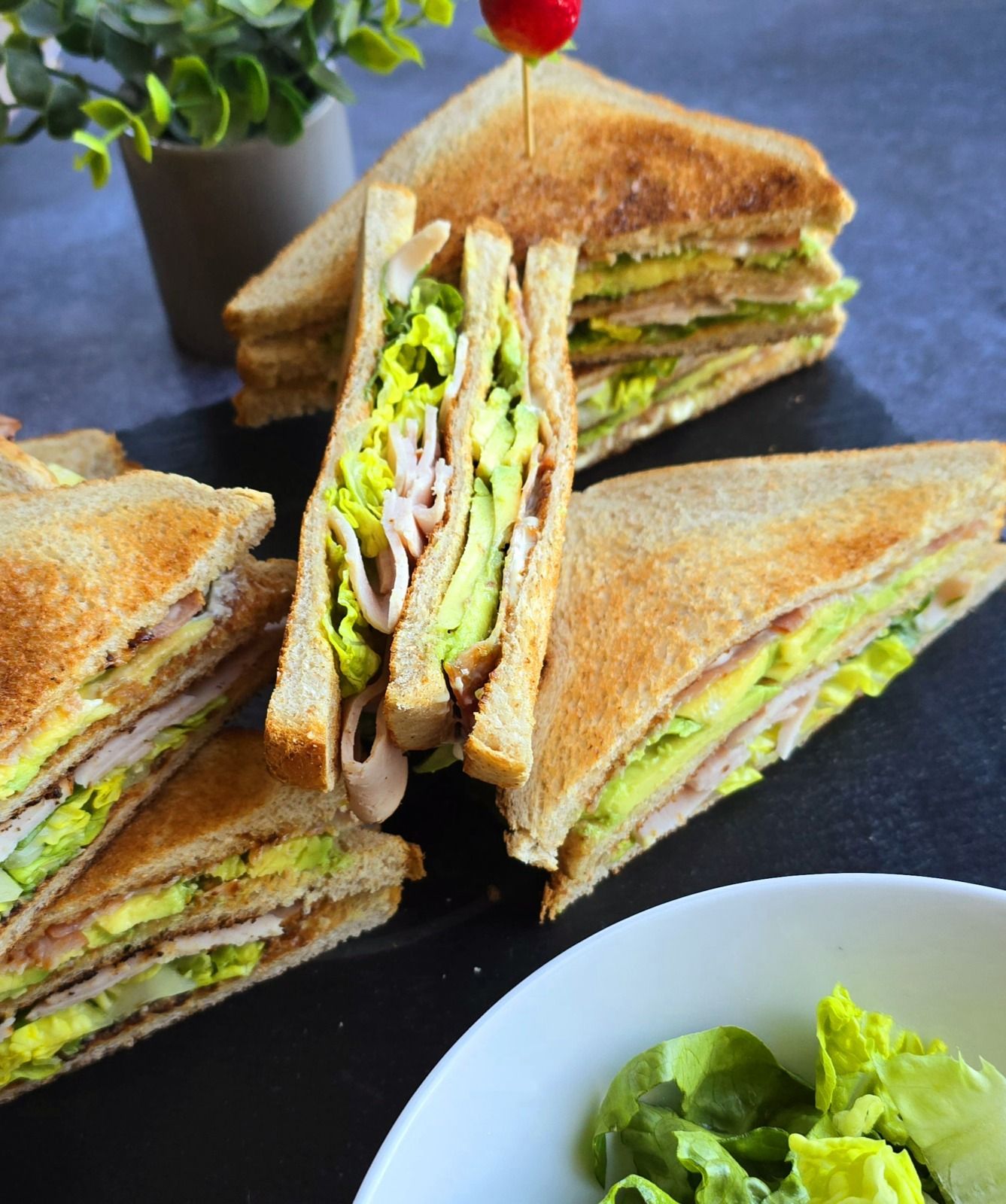 Club sandwich bacon avocat