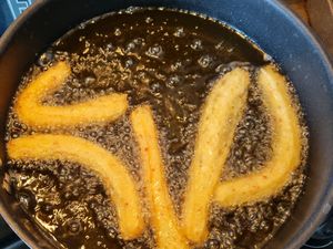 Churros de pomme de terre, chorizo et mozzarella