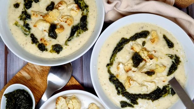 Velouté de chou fleur rôti au pesto de pistache