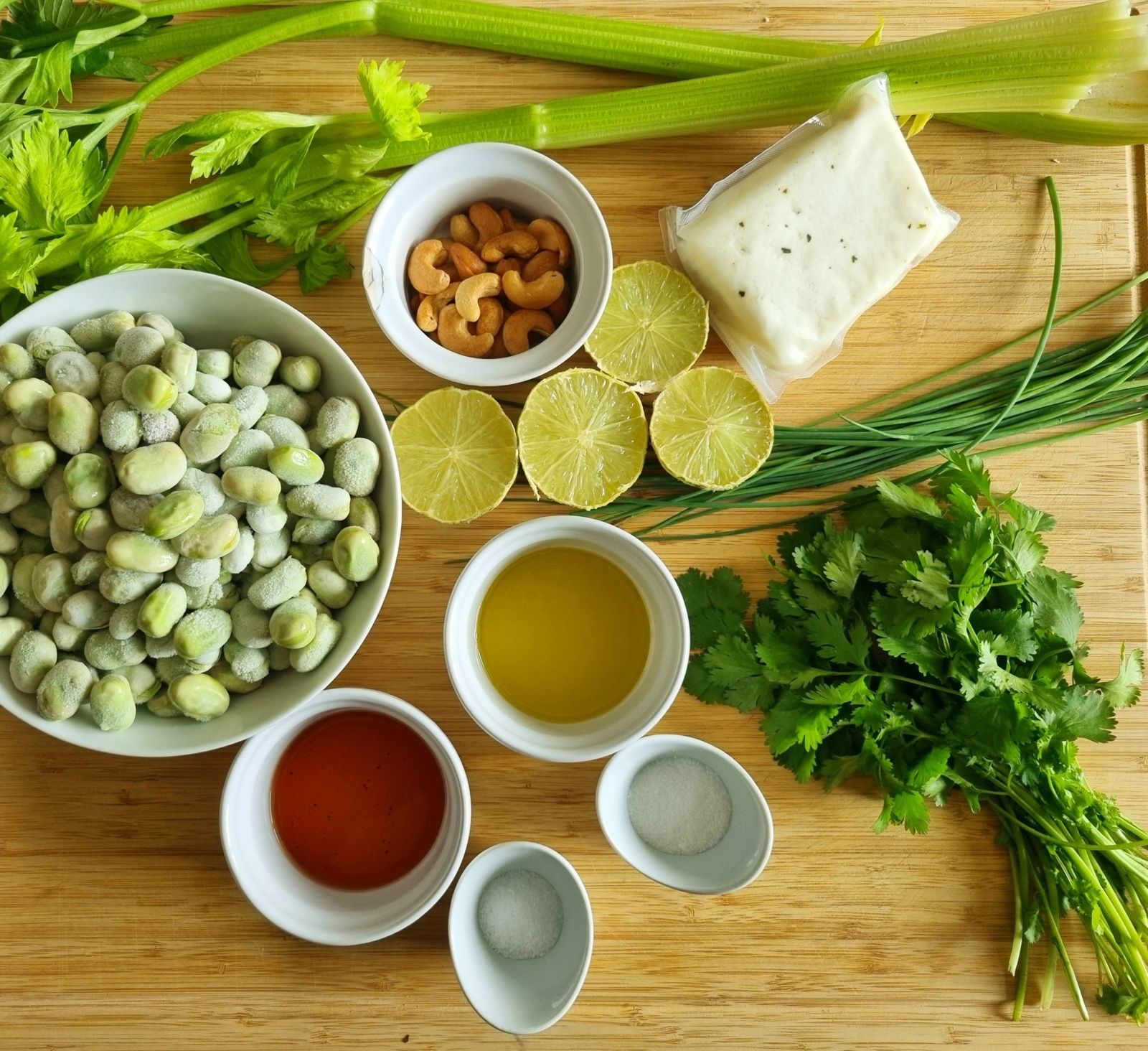 Salade de fèves et halloumi