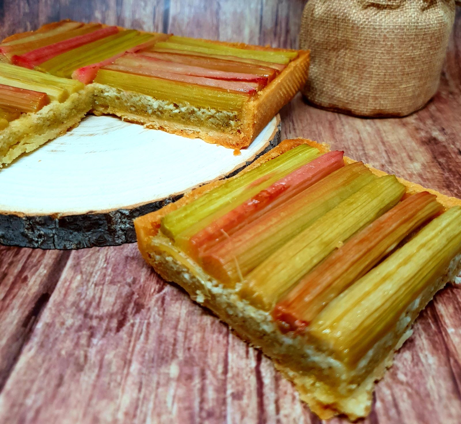 Tarte géométrique à la rhubarbe