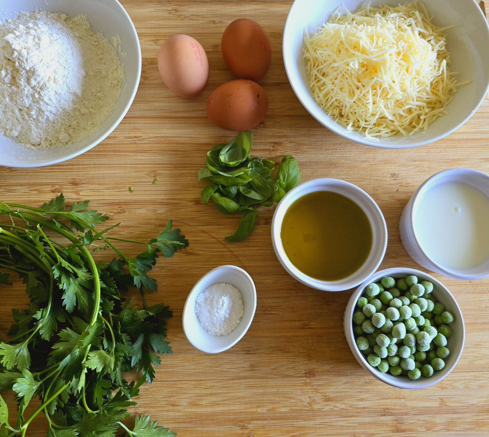 Cake aux petits pois et aux herbes