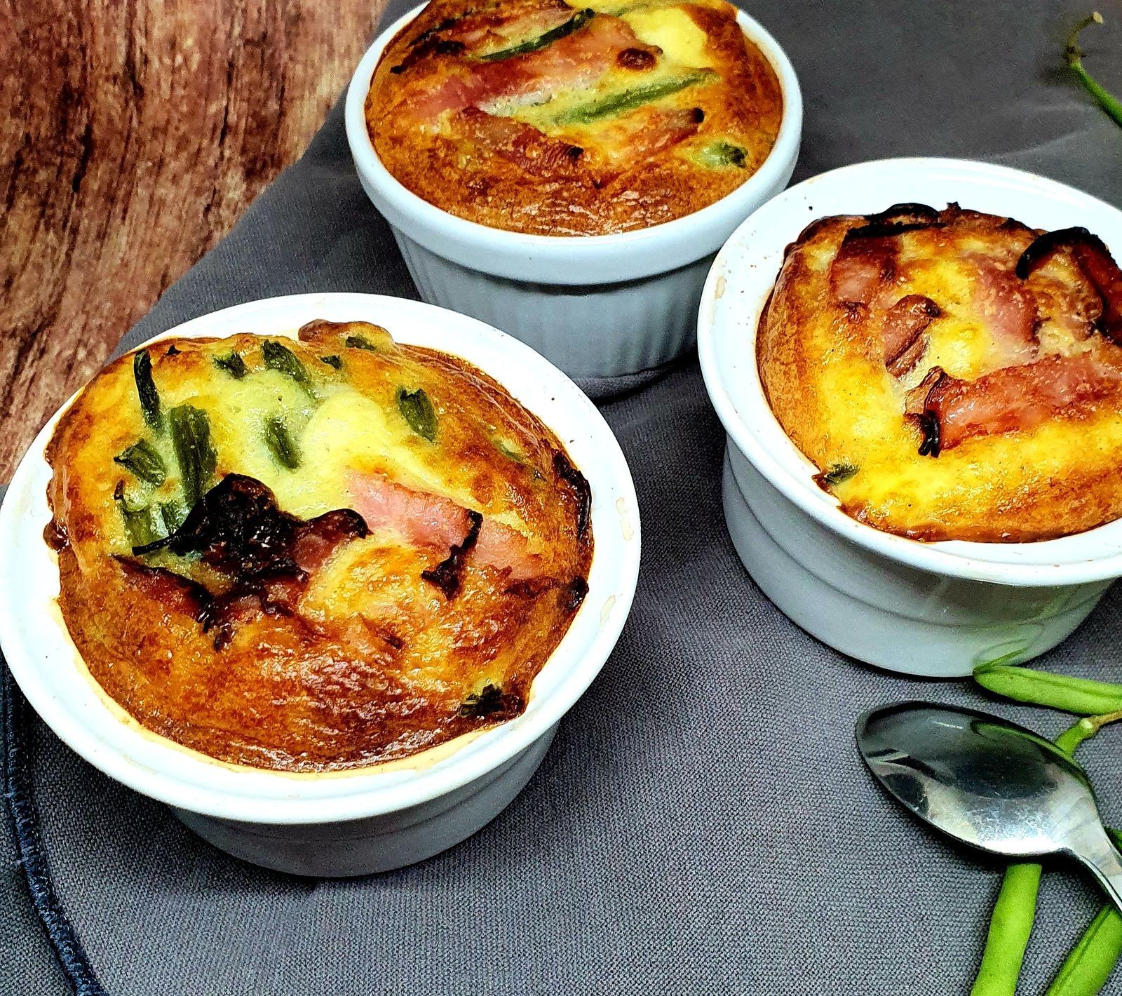 Clafoutis haricots verts, bacon et parmesan