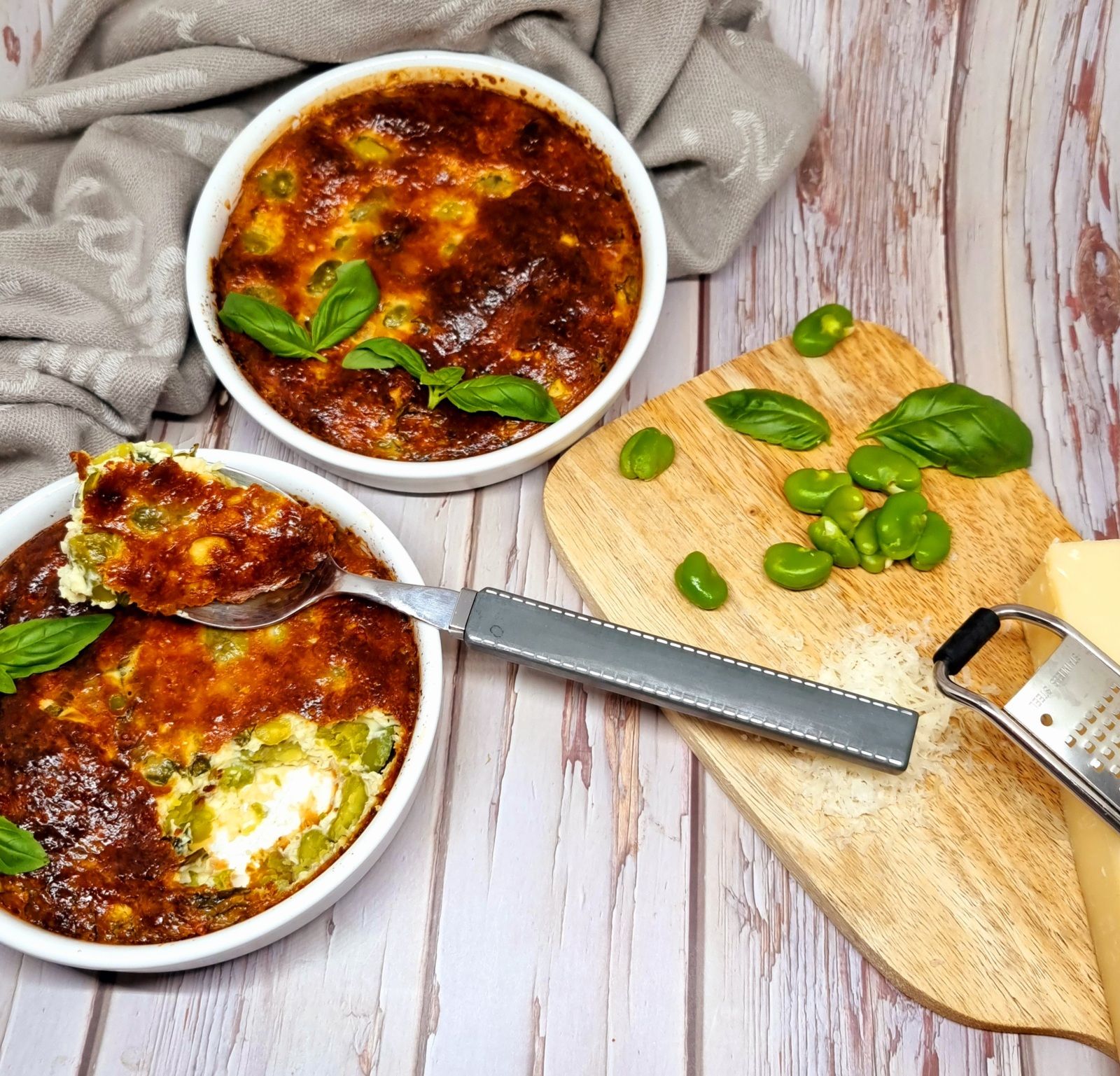 Clafoutis de fèves au basilic et parmesan