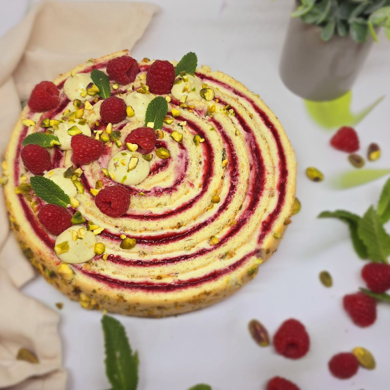 Roulé framboises pistache