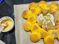 Camembert rôti et sa couronne de pains à la patate douce