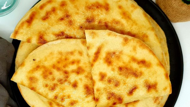 Cheese naan