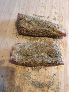 Filet mignon de porc en croûte d'herbes