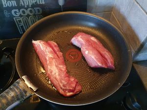 Filet mignon de porc en croûte d'herbes