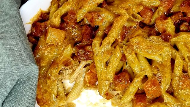Gratin de pâtes, butternut et scamorza fumée