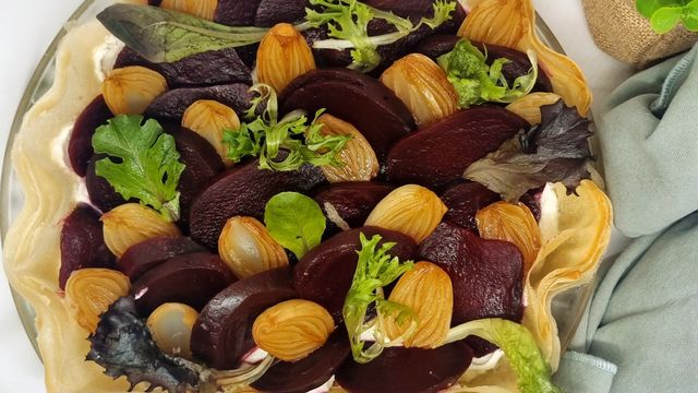 Tarte croustillante betterave et oignons caramélisés